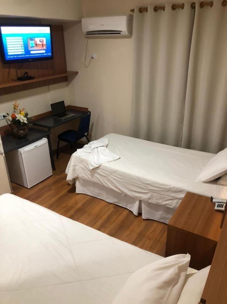 Hotel Aero Park E Estacionamento Londrina Esterno foto