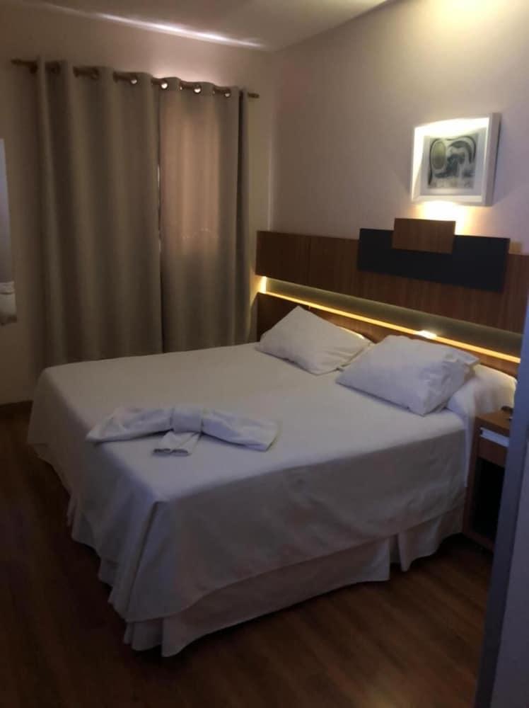 Hotel Aero Park E Estacionamento Londrina Esterno foto